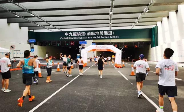 香港街馬2025選用新路線，有跑手指最後中九龍繞道油麻地段隧道出口的上斜路段是「魔鬼跑道」，非常辛苦。小紅書圖片
