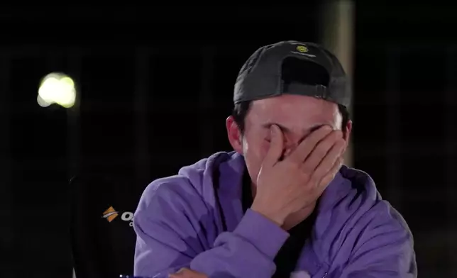 究竟嘉洛仔講咗啲乜令阿姐咁震驚、佢自己又咁尷尬呢？