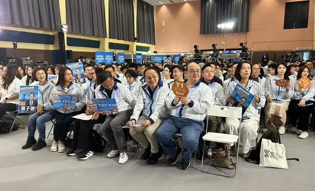 立法會功能界別金融界1號候選人葉子建的助選團。巴士的報記者攝