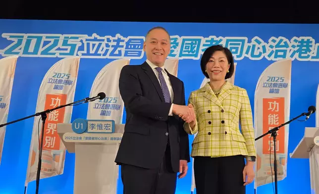 兩位金融服務界候選人。巴士的報記者攝