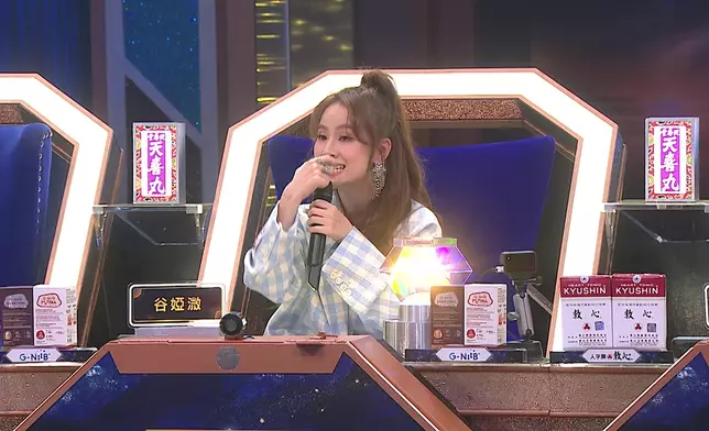 小谷親自教煜坤唱歌技巧，仲要七情上面。