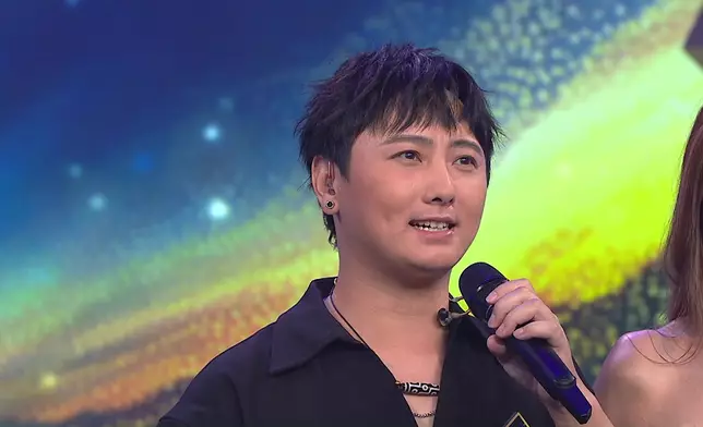 小谷親自教煜坤唱歌技巧，仲要七情上面。