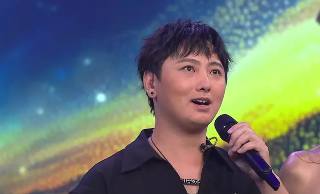 小谷親自教煜坤唱歌技巧，仲要七情上面。