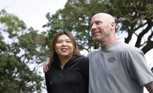 二人分享由拍拖到結婚的點滴，以及如何在跨文化、跨年齡差異之中學懂磨合與體諒。