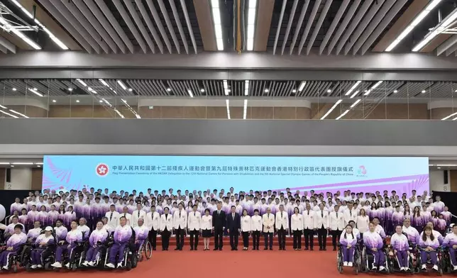 第12屆殘運會暨第9屆特奧會香港特區代表團授旗儀式，24日下午舉行。政府聞處圖片
