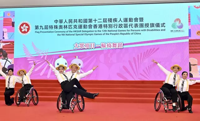 第12屆殘運會暨第9屆特奧會香港特區代表團授旗儀式，24日下午舉行。圖示運動員示範。政府聞處圖片