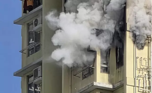 九龍灣啟晴邨下午發生火警。香港每日新聞資訊群FB群組圖片