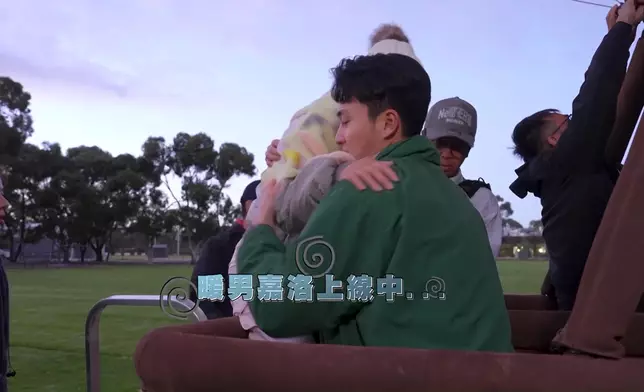 呢吓抱出抱入連環圖真係好窩心。