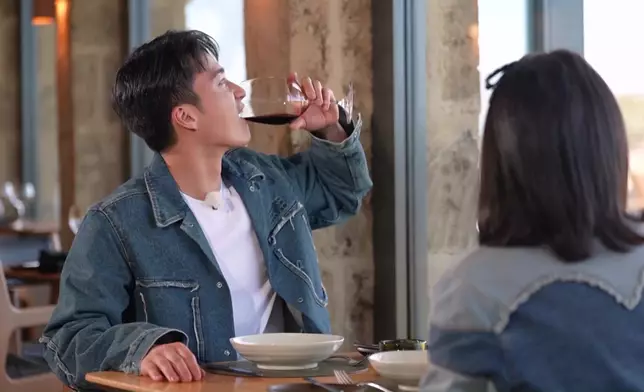 齋睇嘉洛仔嘅尷尬同迴避樣都值回票價。