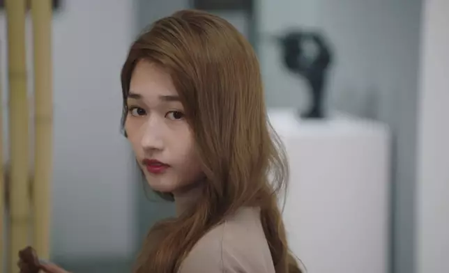 曹銦玲《反黑英雄》中曾演姚子羚「背替」。