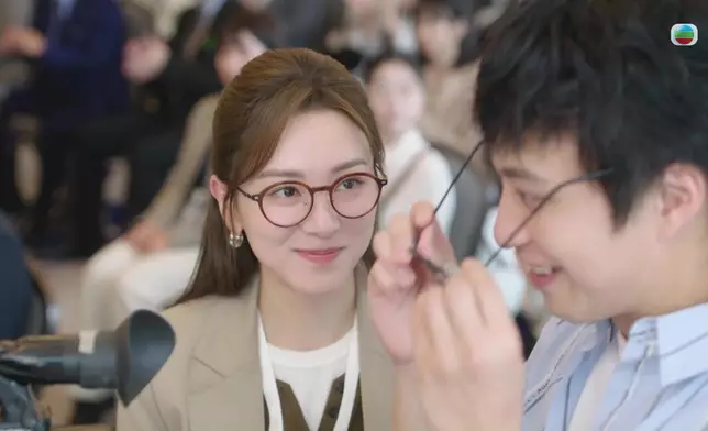 呢個甜笑，絕了。