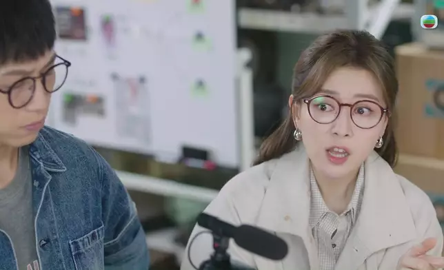 四集劉艷勁唔醒水係咁講錯嘢 ，PM為咗阻止佢繼續禍從口出，只好掩住佢把口，劉艷事後知道PM嘅心意後忍唔住甜笑。呢一幕確係既爆笑又Sweet嘅。