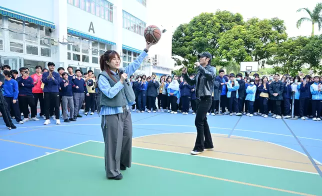 第99球由叱咤903阿酸負責入球。