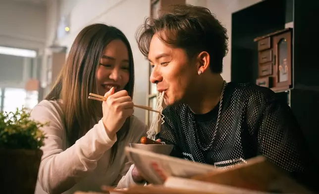 周吉佩（吉吉）日前推出今年第三首歌曲《為何我比不上他