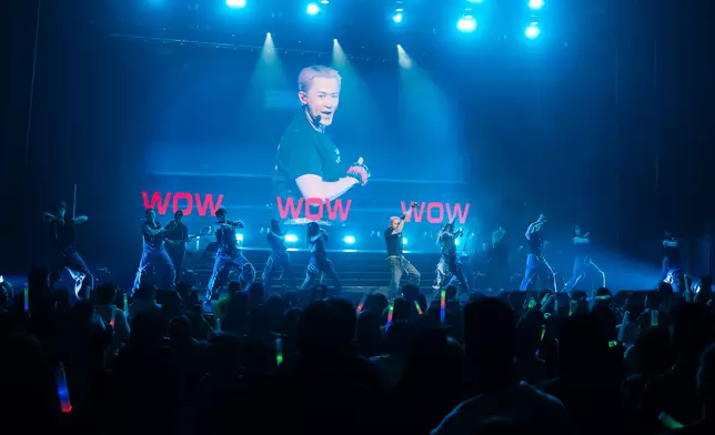 林峯近日正式展開為期一個月的《Go With The Flow》世界巡迴演唱會