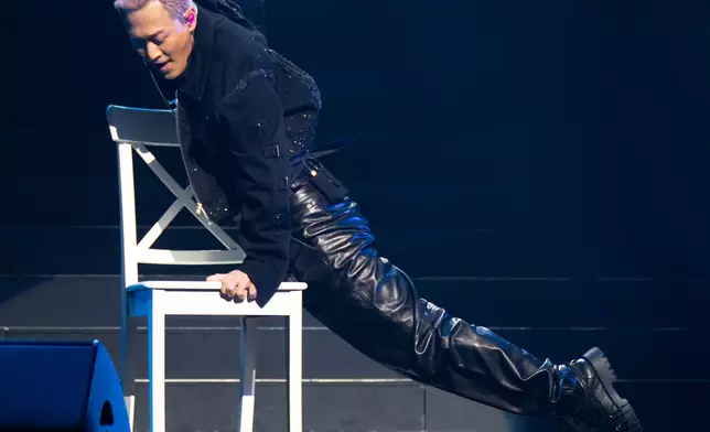 林峯近日正式展開為期一個月的《Go With The Flow》世界巡迴演唱會