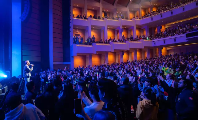 林峯《Go With The Flow》世界巡迴演唱會氣勢如虹，繼馬來西亞首站後，團隊飛抵加拿大溫哥華演出