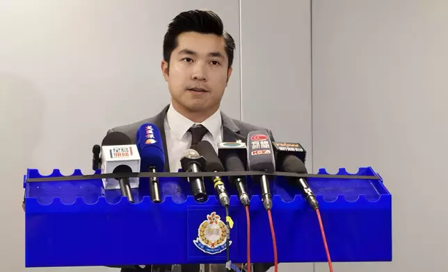 毒品調查科署理總督察何灝庭向傳媒簡報案情。