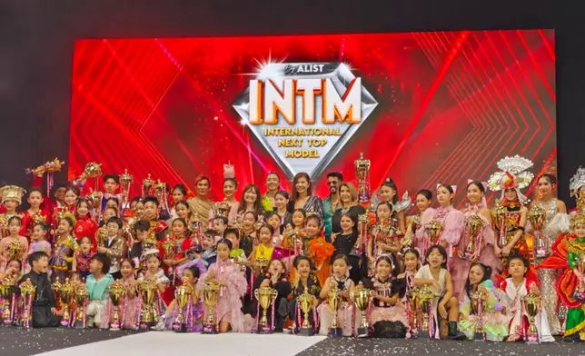 全場參賽者與導師大合照。