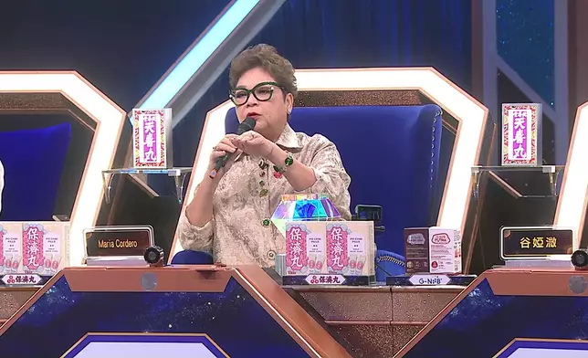 三位評審輪流點評許雪榕唱功。