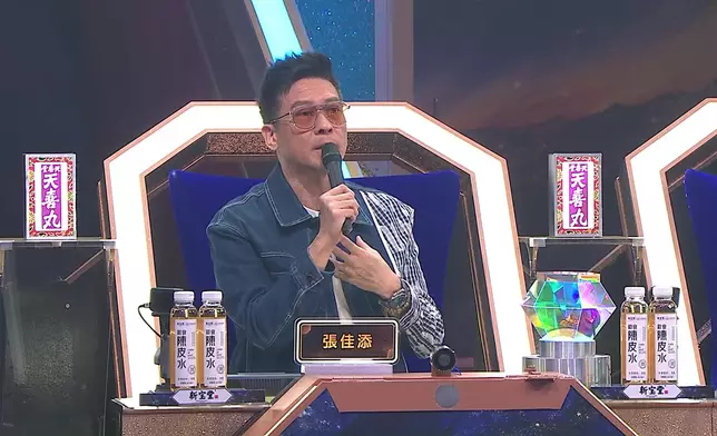 三位評審輪流點評許雪榕唱功。