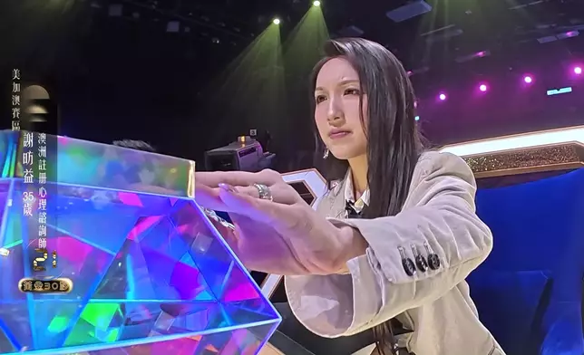 海兒、張佳添毫不猶豫撳燈。