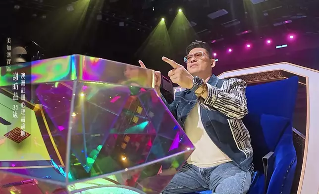 海兒、張佳添毫不猶豫撳燈。