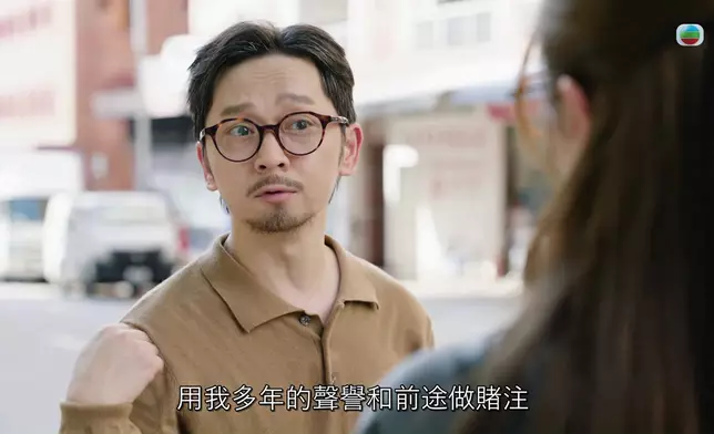 飛爺呢吓神還原Man姐經典場面，真係神態、手勢連個頭嘅「擺位」都學到足架，專業！