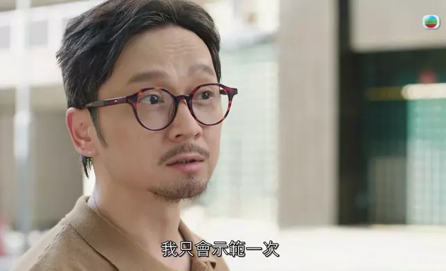 飛爺呢吓神還原Man姐經典場面，真係神態、手勢連個頭嘅「擺位」都學到足架，專業！