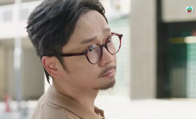 飛爺呢吓神還原Man姐經典場面，真係神態、手勢連個頭嘅「擺位」都學到足架，專業！