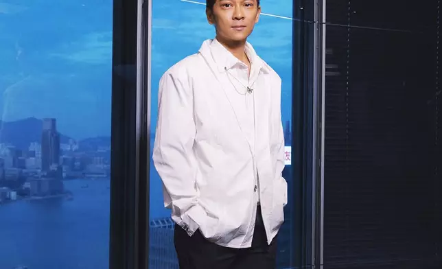 其實真實狀態嘅智堅勁後生，仲要有啲似劉華同江華。