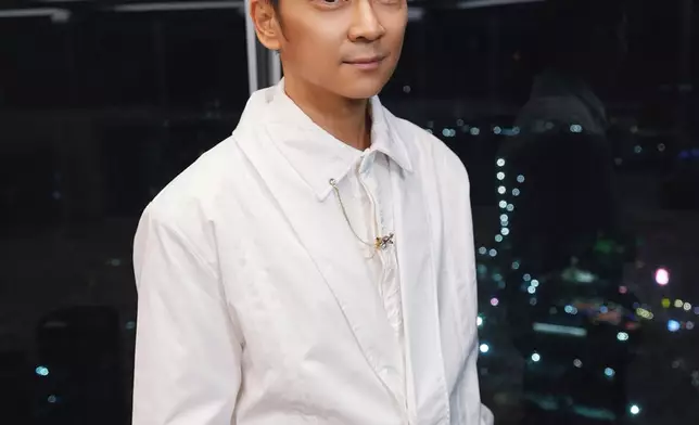 其實真實狀態嘅智堅勁後生，仲要有啲似劉華同江華。