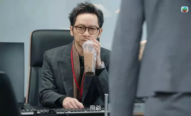 飛爺上季飲奶茶飲到出晒名。