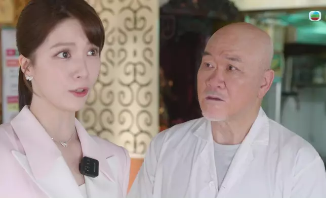 鄭恕峰今次「洗底」做暖心食店老闆，都有唔少發揮架。尤其圖47嘅笑容，其實好親切祥和。