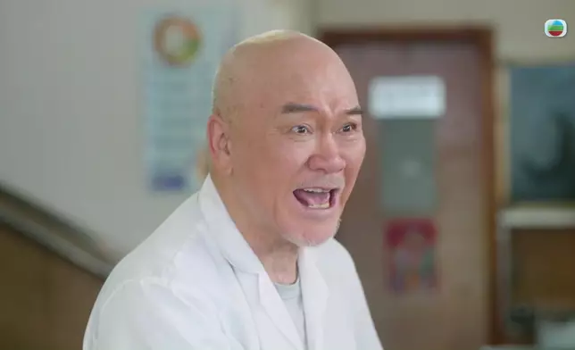 鄭恕峰今次「洗底」做暖心食店老闆，都有唔少發揮架。尤其圖47嘅笑容，其實好親切祥和。