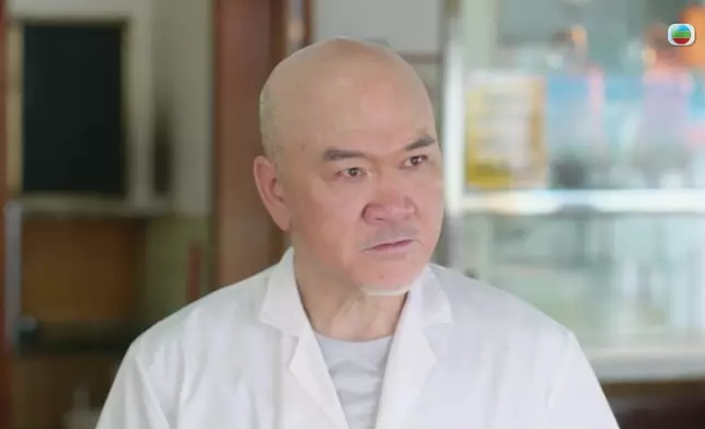 鄭恕峰今次「洗底」做暖心食店老闆，都有唔少發揮架。尤其圖47嘅笑容，其實好親切祥和。