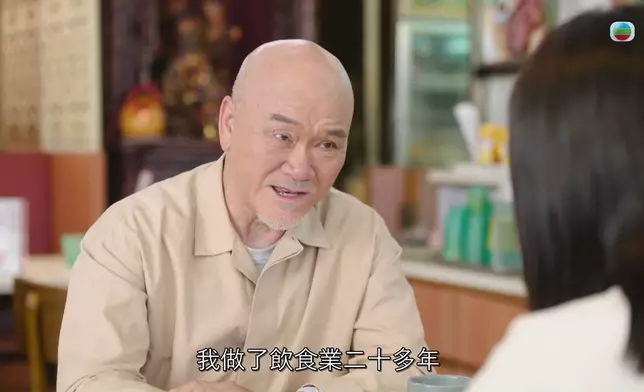 鄭恕峰今次「洗底」做暖心食店老闆，都有唔少發揮架。尤其圖47嘅笑容，其實好親切祥和。