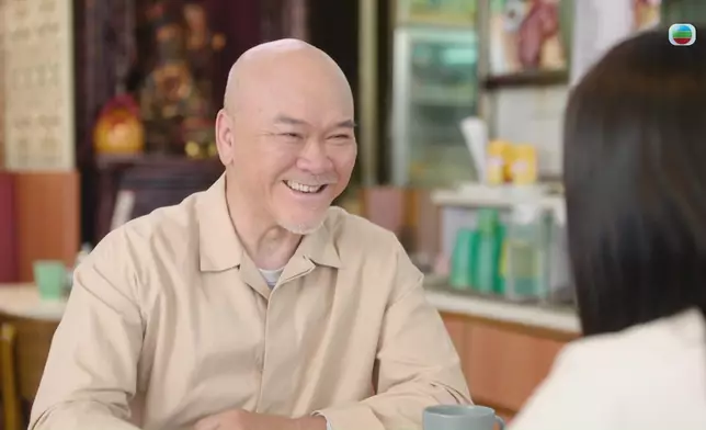 鄭恕峰今次「洗底」做暖心食店老闆，都有唔少發揮架。尤其圖47嘅笑容，其實好親切祥和。