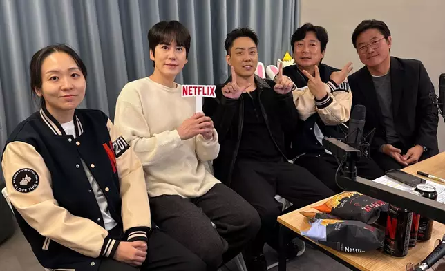 羅䁐錫PD攜手新生代金藝瑟PD共同打造《三傻遊肯亞》。NetflixKorea圖片