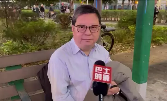 居民黃先生。巴士的報記者攝