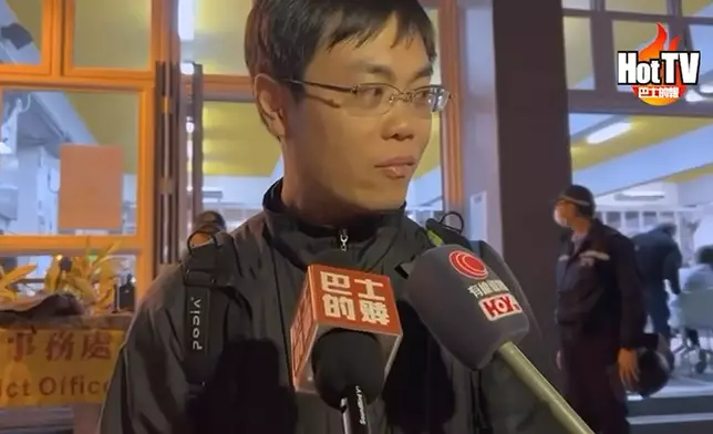 大埔宏福苑五級火，方先生的70多歲母親被困單位內待救。巴士的報記者攝