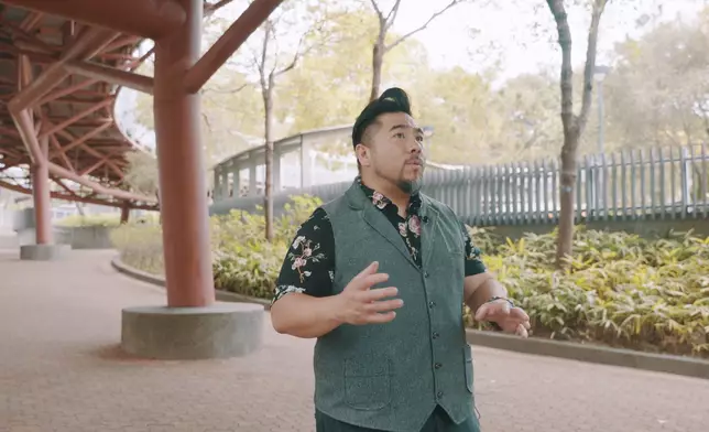 Christian到慈雲山食沙爹牛肉煲仔麵。