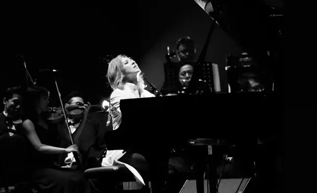 YOSHIKI又貼出2016在香港開騷的照。