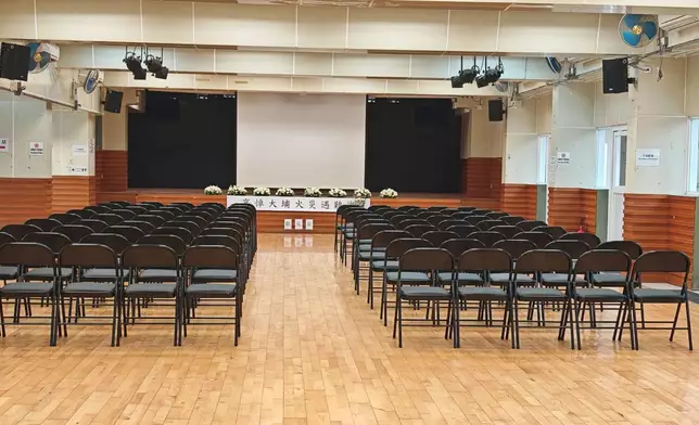 觀塘社區中心的宏福苑大火死者弔唁處。巴士的報記者攝