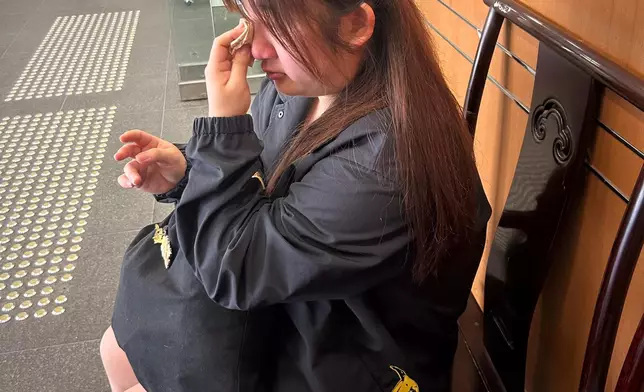 歐小姐（化名）訪問時情緒一度十分激動。巴士的報記者攝