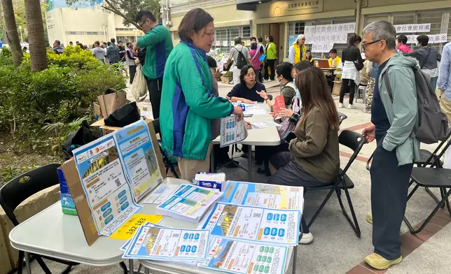 博愛設立攤位，介紹其過渡性房屋。巴士的報記者攝