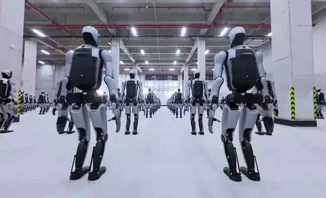 直擊上海的智元機器人。