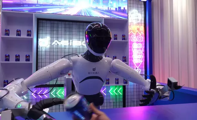 甚至有Bartender機械人。