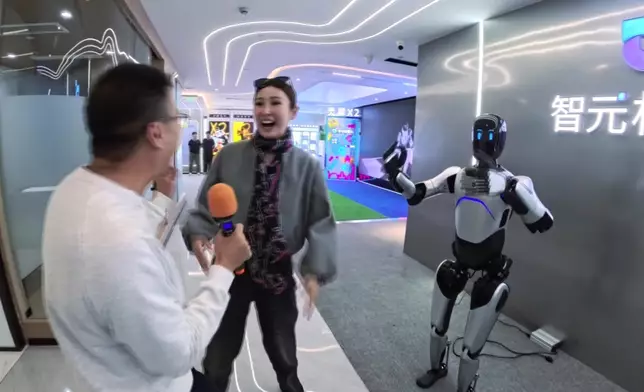 機械人回應：我無法提供關於外貌的評價。