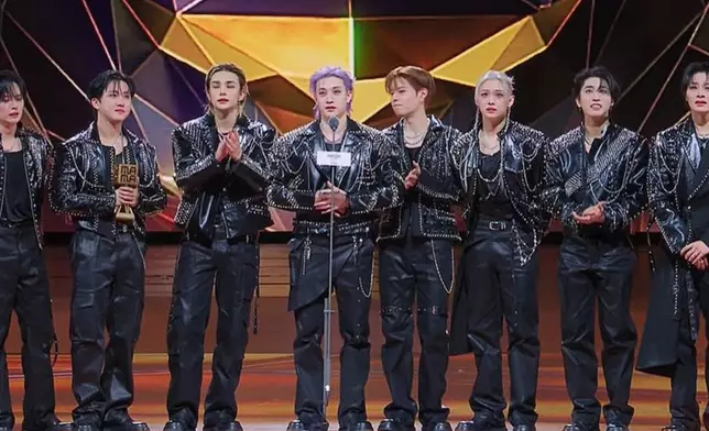 Stray Kids全員感動得淚灑舞台。網上圖片